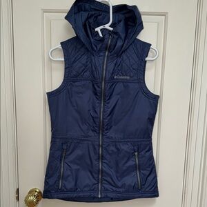 Columbia sz S longer Vest w Quilted Detail and Hood - inky blue